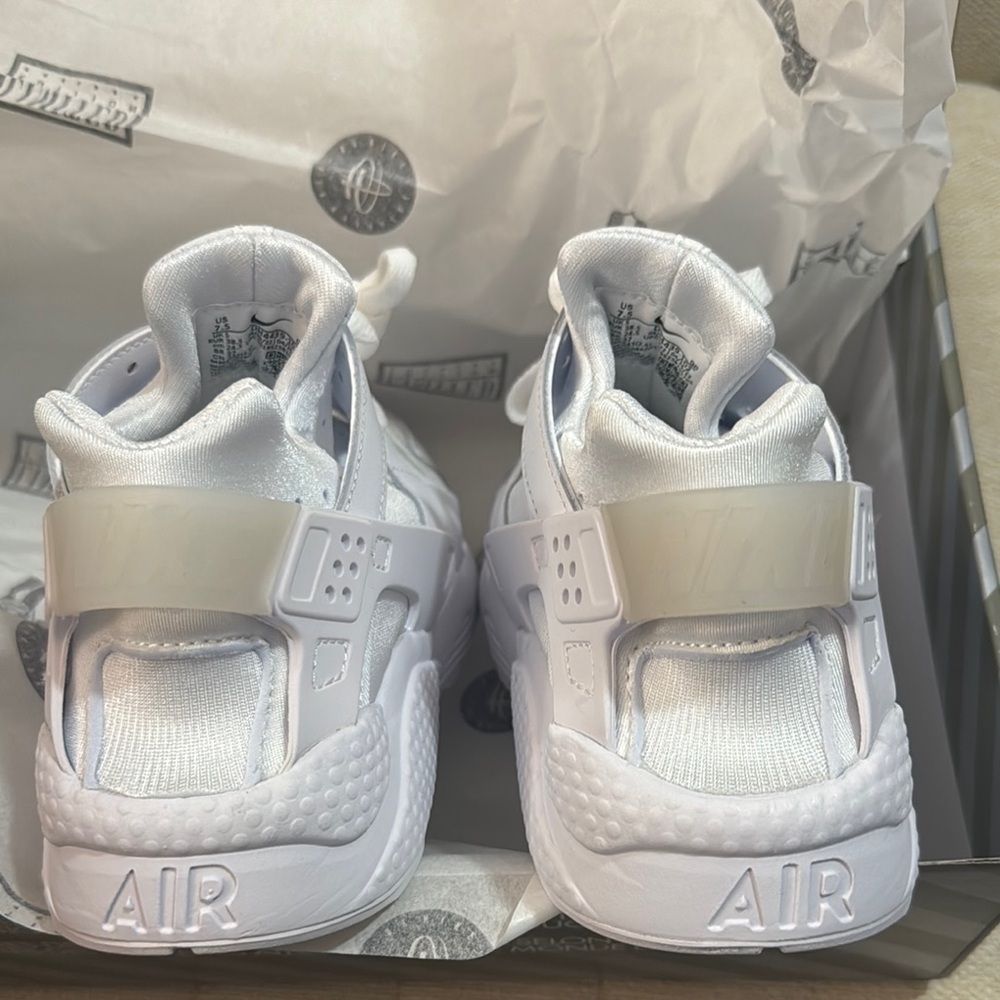 Nike White Air Huarache new in box - Picture 6 of 6
